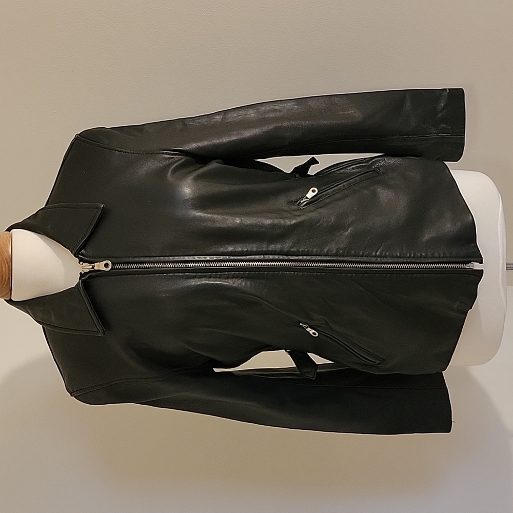 EUC Andrew Marc Collared Zip Front Leather Jacket Size: L